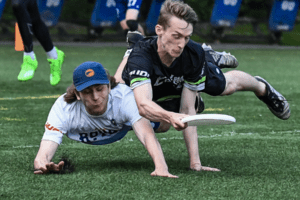 Mike Kobyra lays out to make a catch against the Royal at Fosina Field.